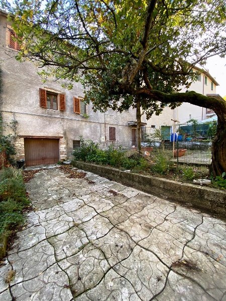 appartamento in vendita ad Esanatoglia