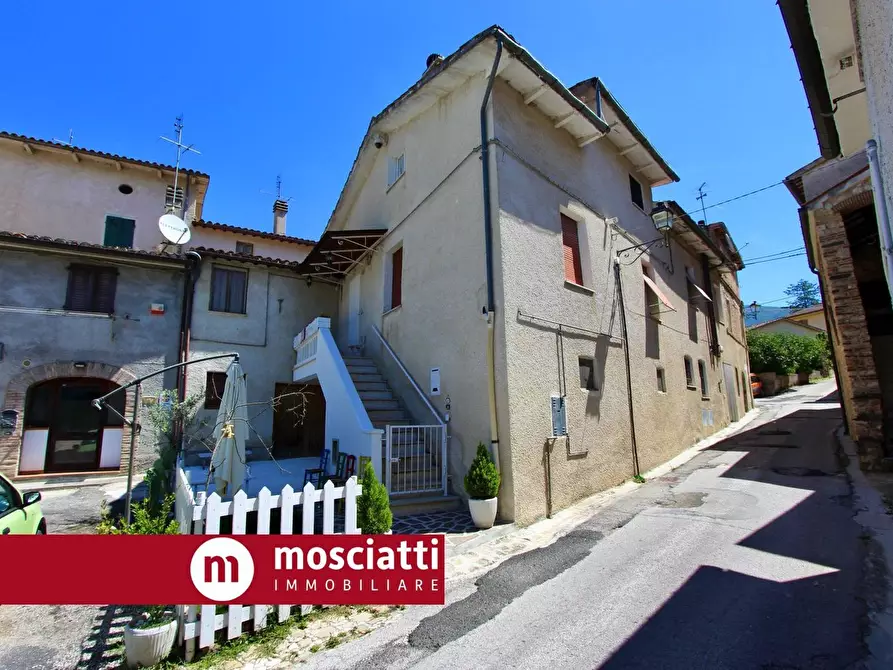 casa indipendente in vendita ad Esanatoglia