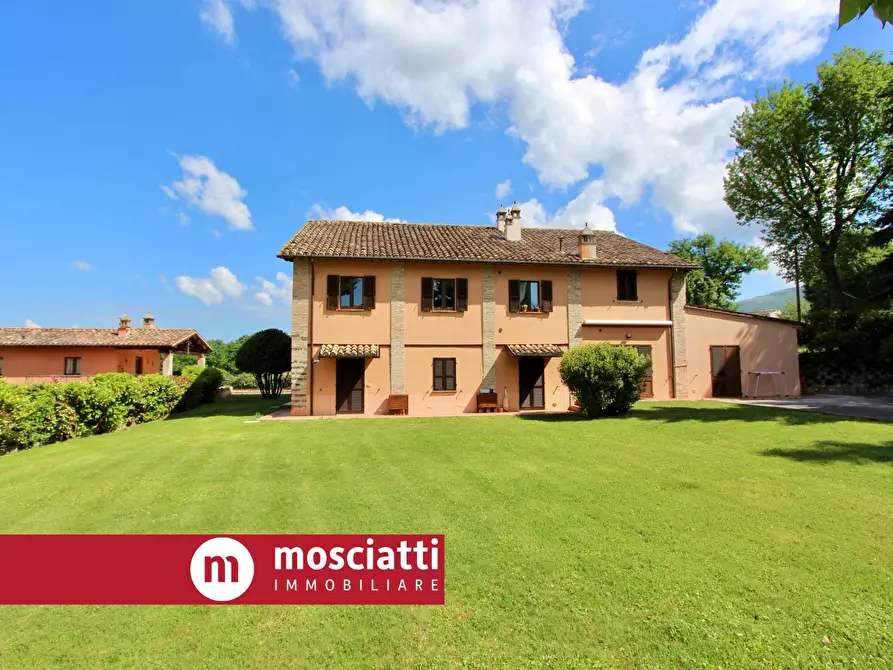 casa indipendente in vendita ad Esanatoglia