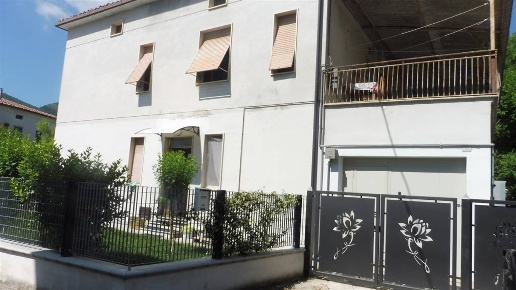 appartamento in vendita ad Esanatoglia
