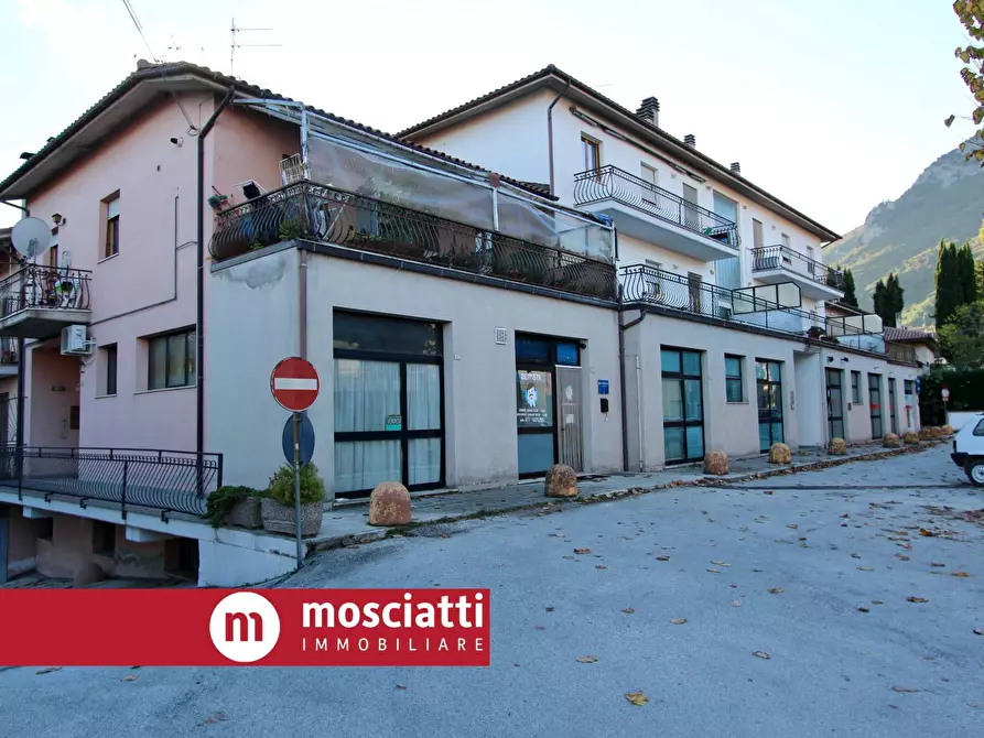 locale commerciale in vendita ad Esanatoglia