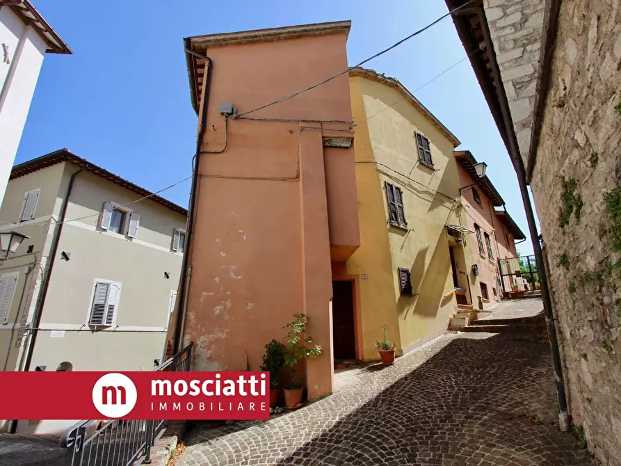 casa semindipendente in vendita ad Esanatoglia