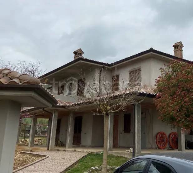 casa indipendente in vendita ad Esanatoglia