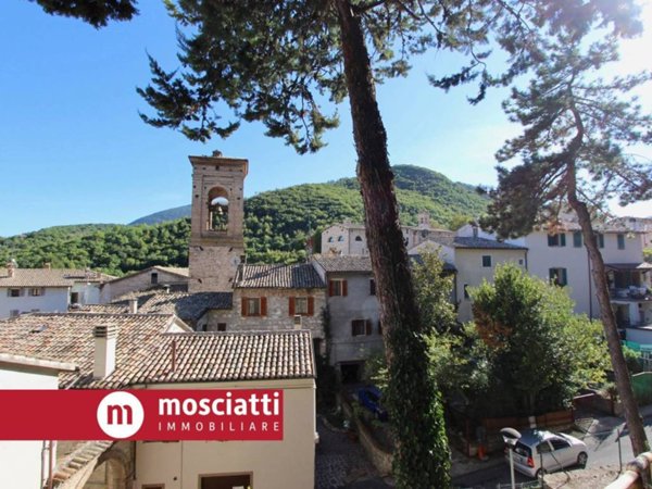 casa indipendente in vendita ad Esanatoglia