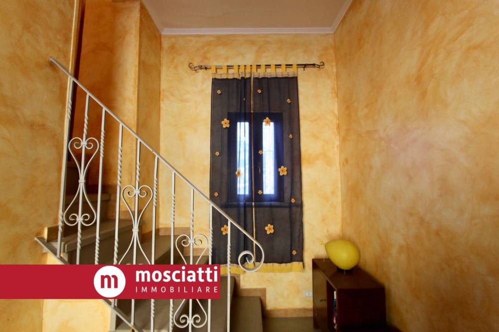 casa indipendente in vendita ad Esanatoglia