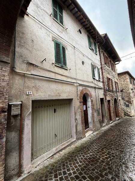 casa semindipendente in vendita ad Esanatoglia