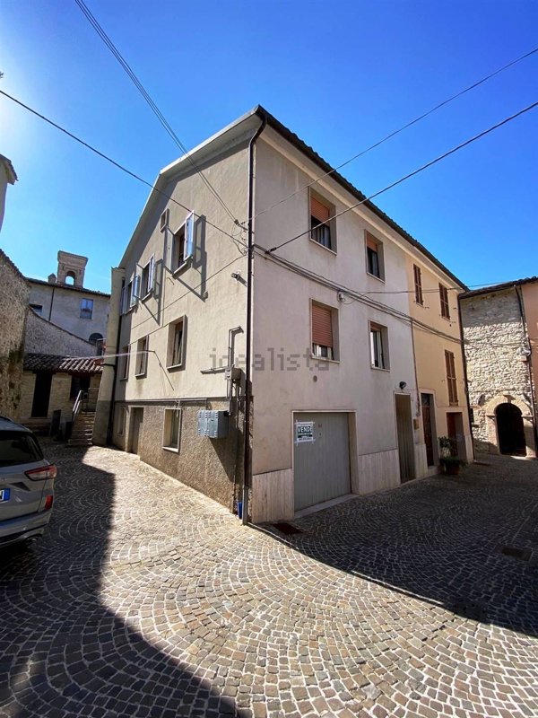 esavano in vendita ad Esanatoglia