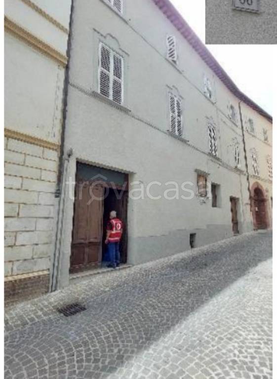 negozio in vendita ad Esanatoglia