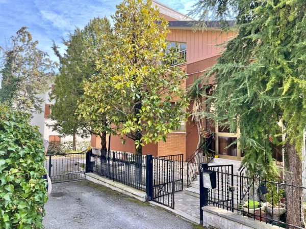 casa indipendente in vendita ad Esanatoglia