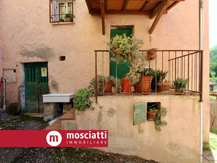 casa indipendente in vendita ad Esanatoglia