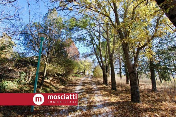 casa indipendente in vendita ad Esanatoglia