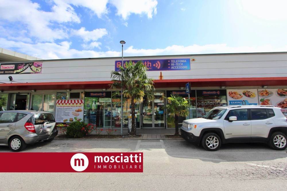 locale commerciale in vendita ad Esanatoglia