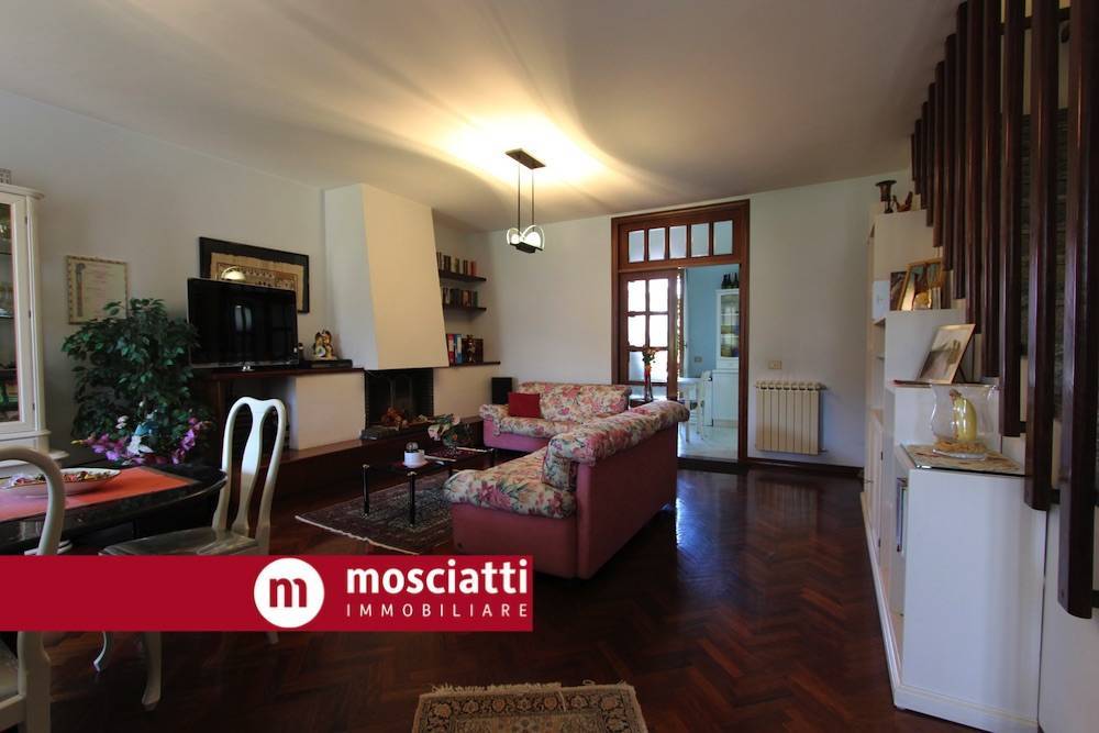 casa indipendente in vendita ad Esanatoglia