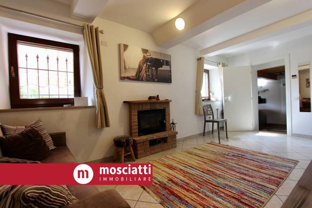 casa indipendente in vendita ad Esanatoglia