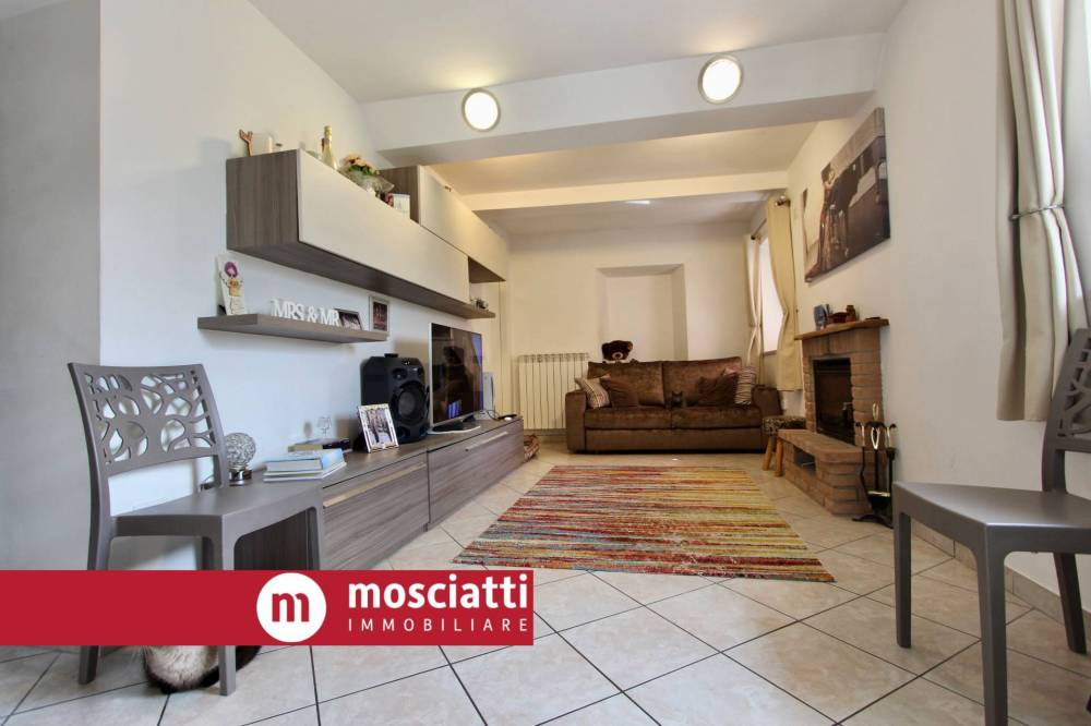 casa indipendente in vendita ad Esanatoglia