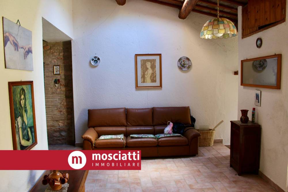 casa indipendente in vendita ad Esanatoglia