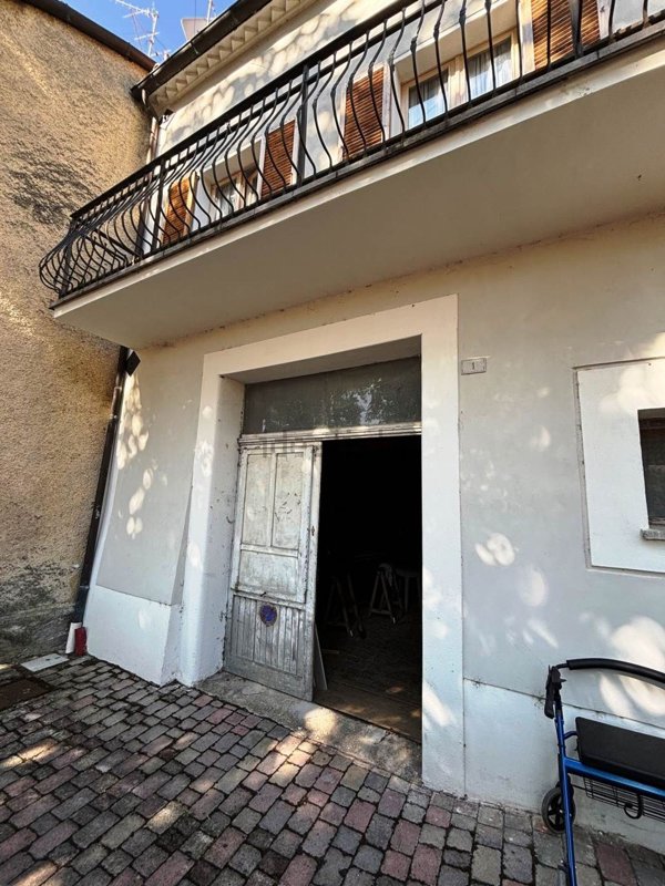 casa semindipendente in vendita ad Esanatoglia