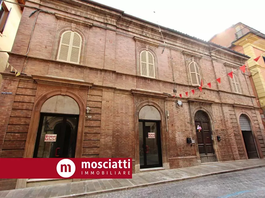 locale commerciale in vendita ad Esanatoglia