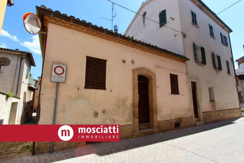 casa indipendente in vendita ad Esanatoglia
