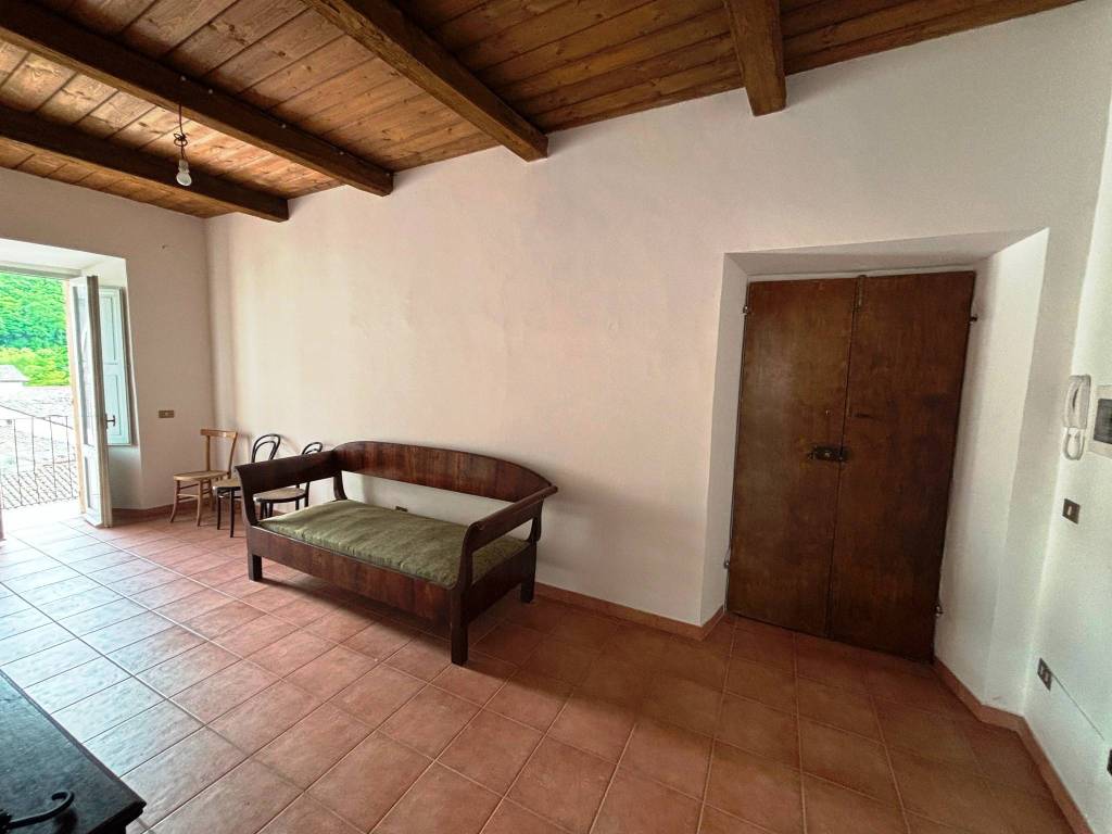 appartamento in vendita ad Esanatoglia