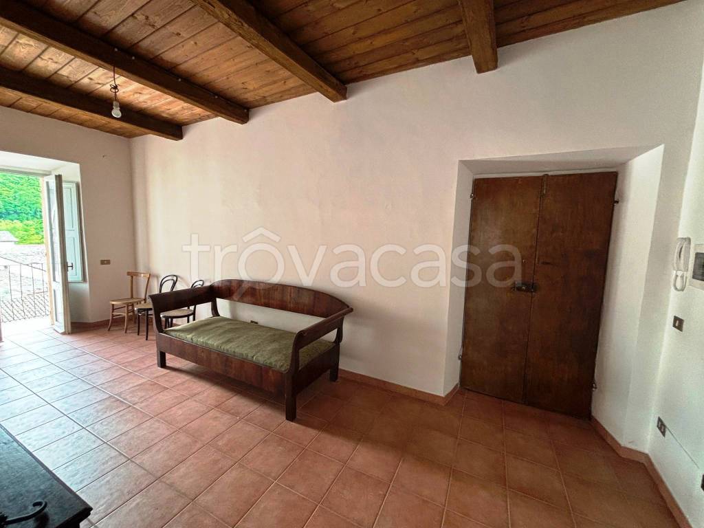 appartamento in vendita ad Esanatoglia