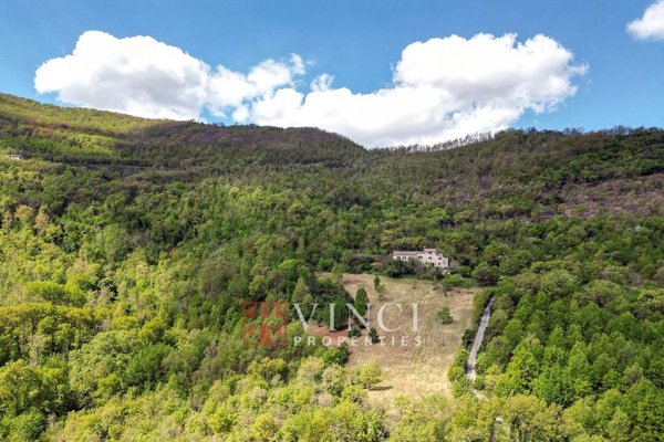 casale in vendita ad Esanatoglia
