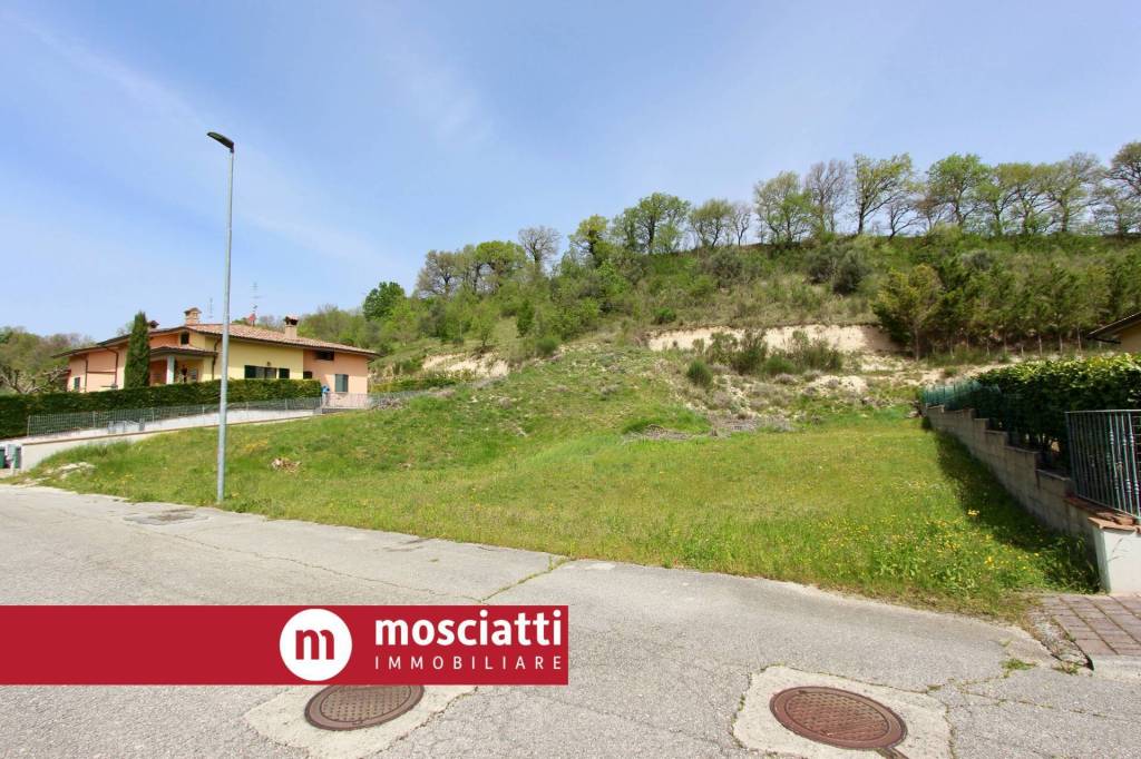 terreno edificabile in vendita ad Esanatoglia