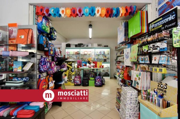 negozio in vendita ad Esanatoglia