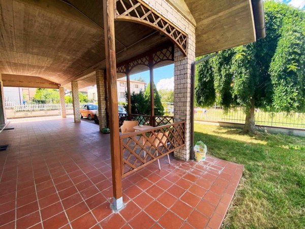 casa indipendente in vendita ad Esanatoglia