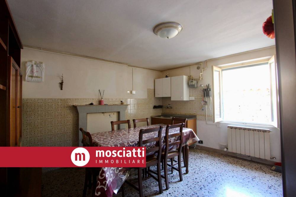 casa indipendente in vendita ad Esanatoglia