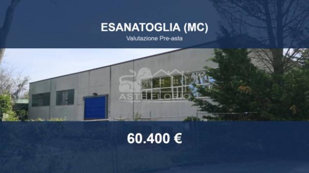 capannone in vendita ad Esanatoglia