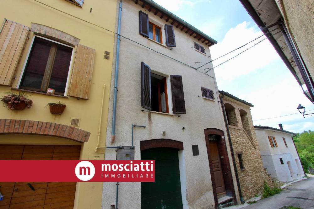 casa indipendente in vendita ad Esanatoglia