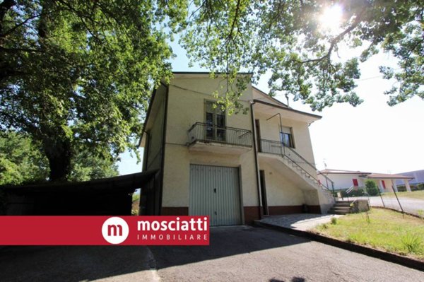 casa indipendente in vendita ad Esanatoglia
