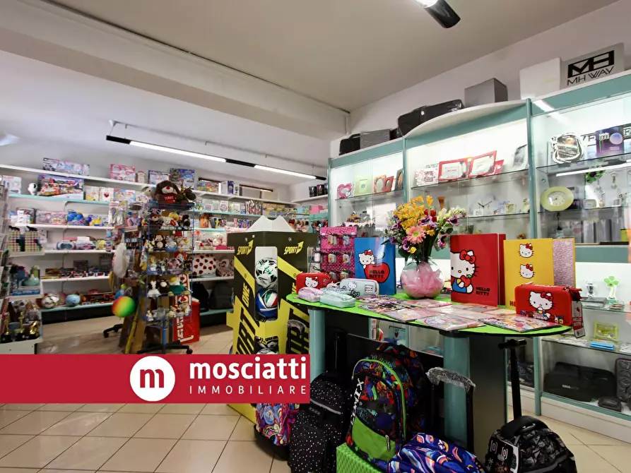 negozio in vendita ad Esanatoglia