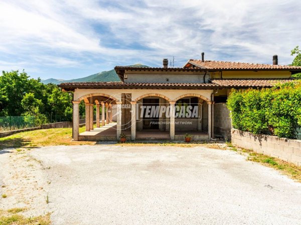 appartamento in vendita ad Esanatoglia