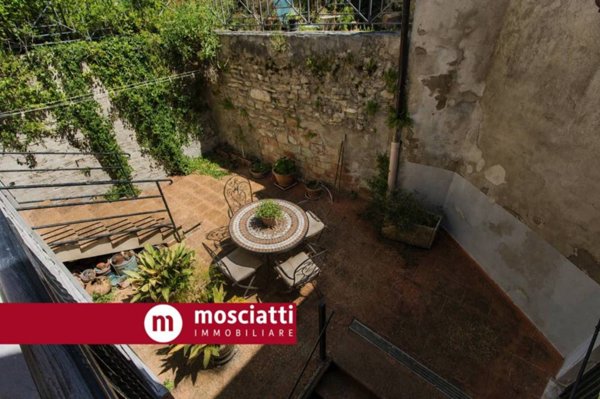 casa indipendente in vendita ad Esanatoglia