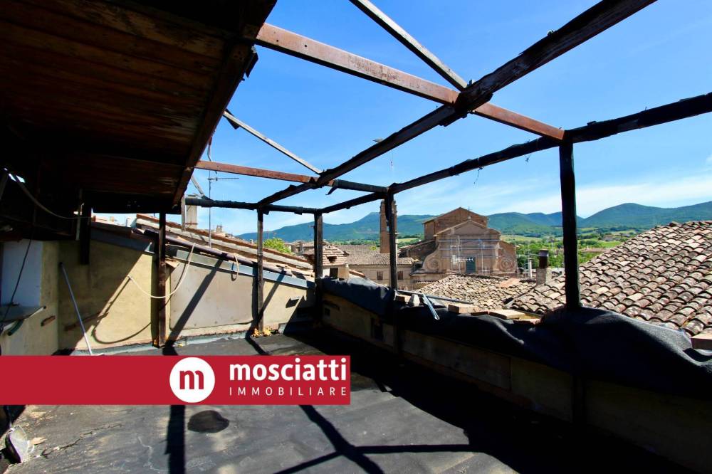 appartamento in vendita ad Esanatoglia