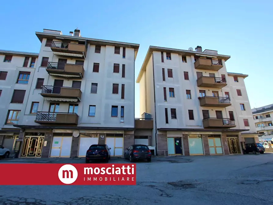 locale commerciale in vendita ad Esanatoglia