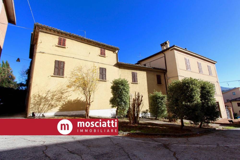 casa indipendente in vendita ad Esanatoglia