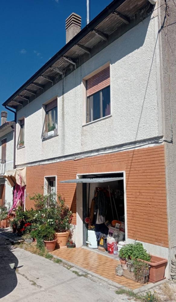 villetta a schiera in vendita ad Esanatoglia