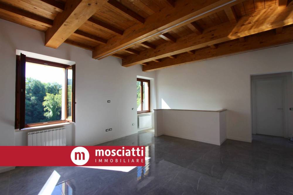 casa indipendente in vendita ad Esanatoglia