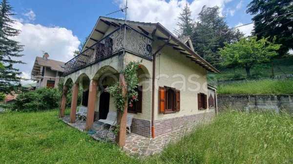 casa indipendente in vendita a Fiastra in zona San Lorenzo al Lago
