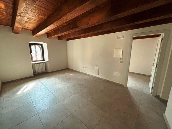 appartamento in vendita a Fiastra in zona Acquacanina