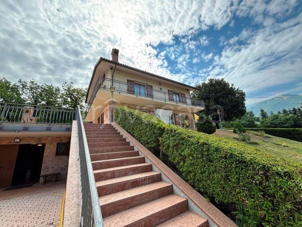 casa indipendente in vendita a Fiastra