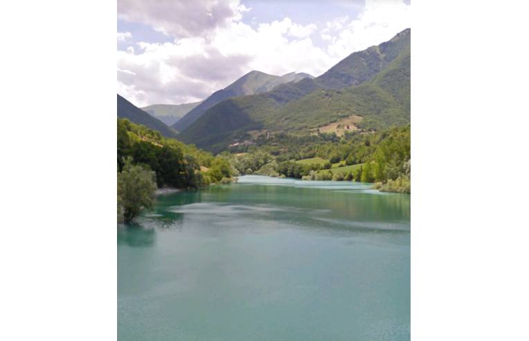 appartamento in vendita a Fiastra in zona Acquacanina