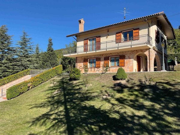 casa indipendente in vendita a Fiastra