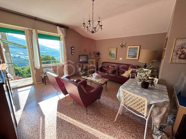 casa indipendente in vendita a Fiastra