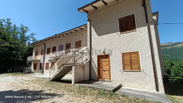 appartamento in vendita a Fiastra in zona Campicino