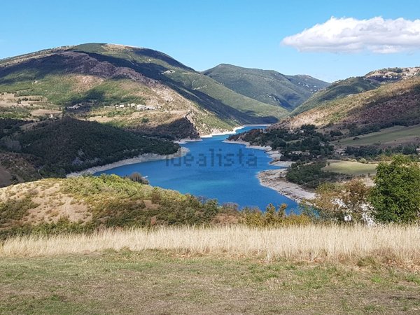 terreno edificabile in vendita a Fiastra