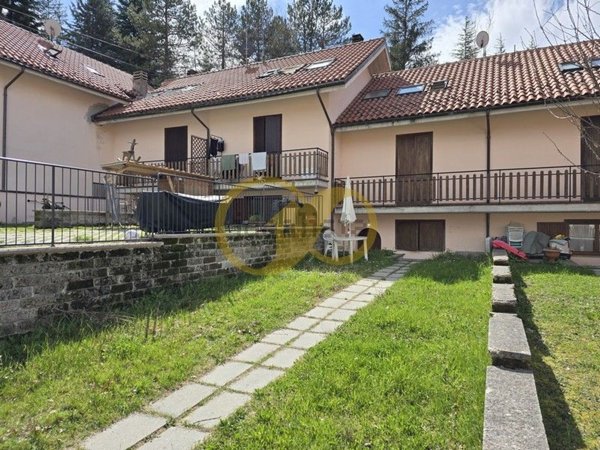 casa indipendente in vendita a Fiastra